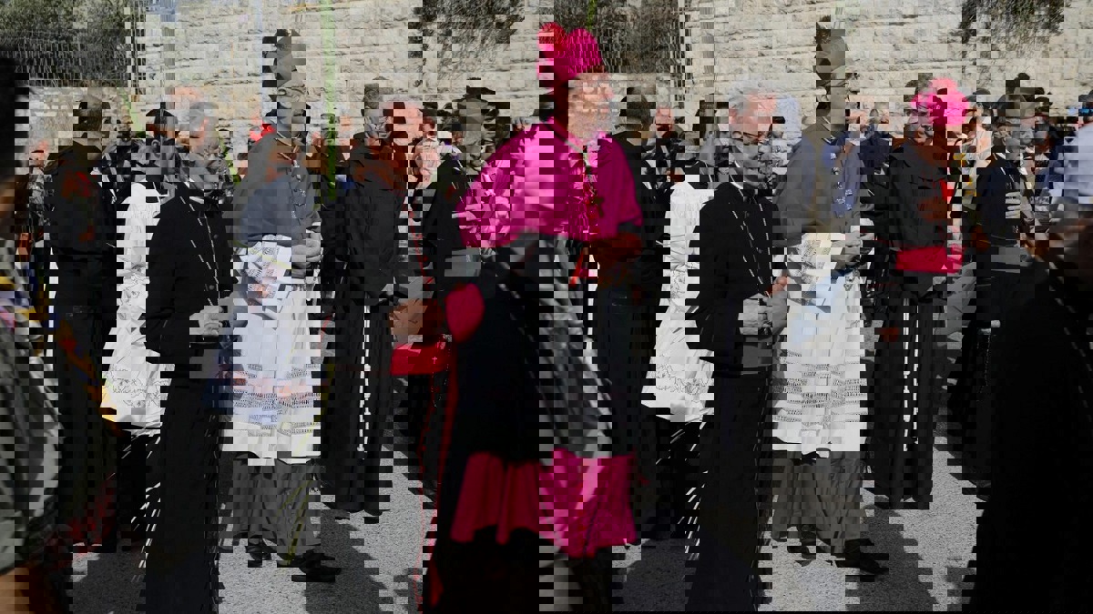 فتح كنيسة القيامة للجمعة العظيمة والدعاء لمرضى كورونا