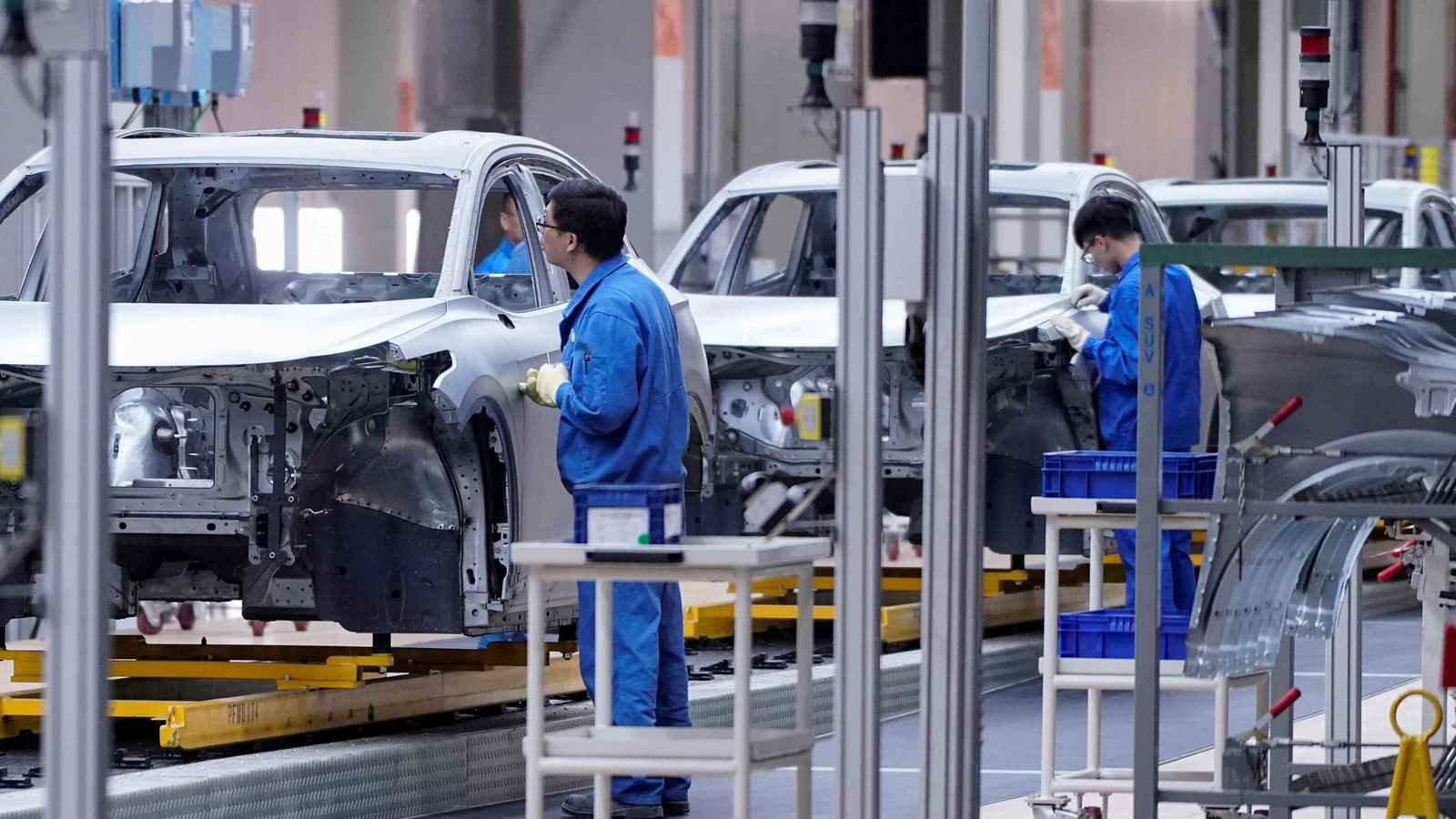 "أزمة وجودية" تواجه موردي قطاع السيارات