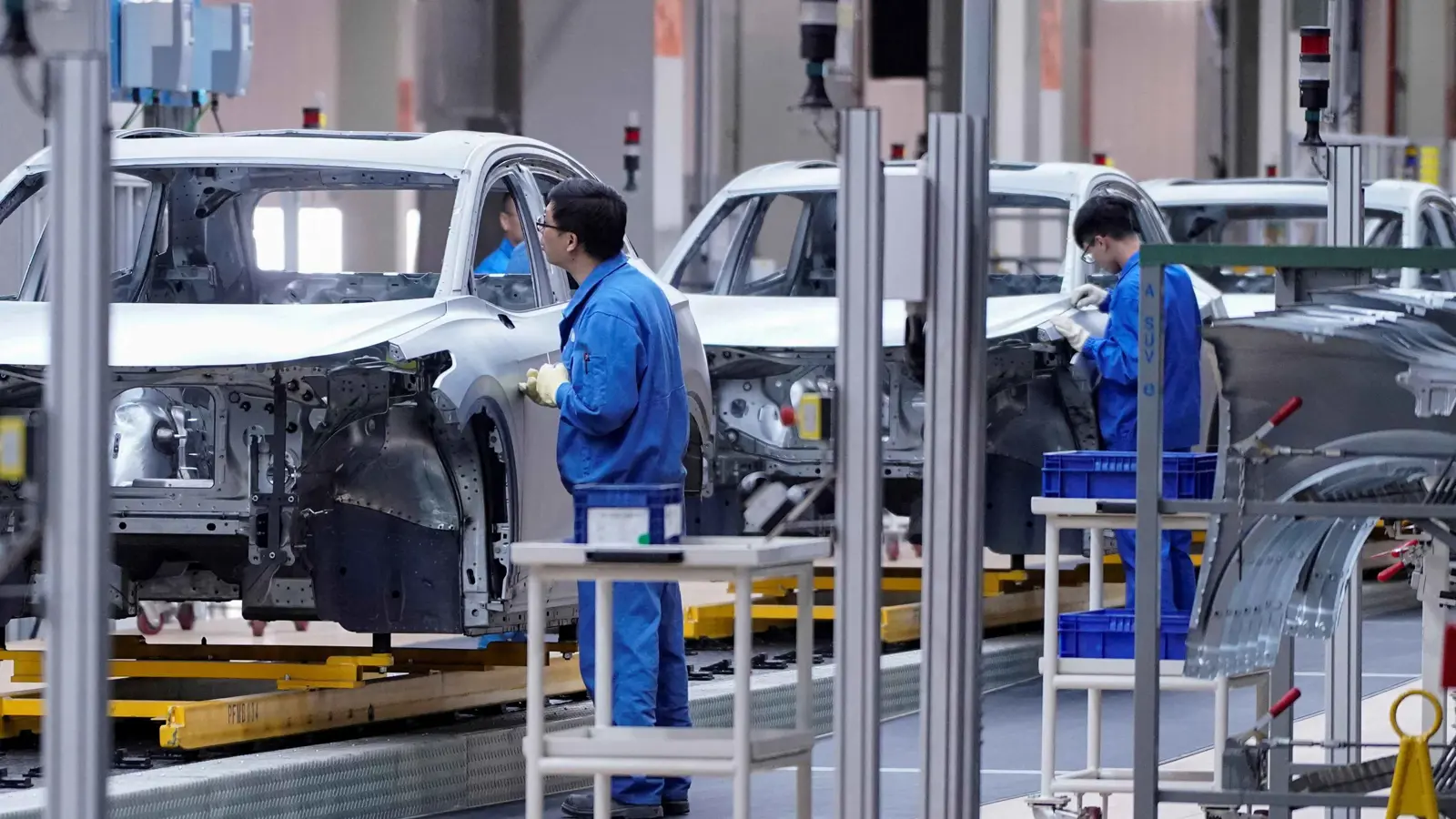 "أزمة وجودية" تواجه موردي قطاع السيارات