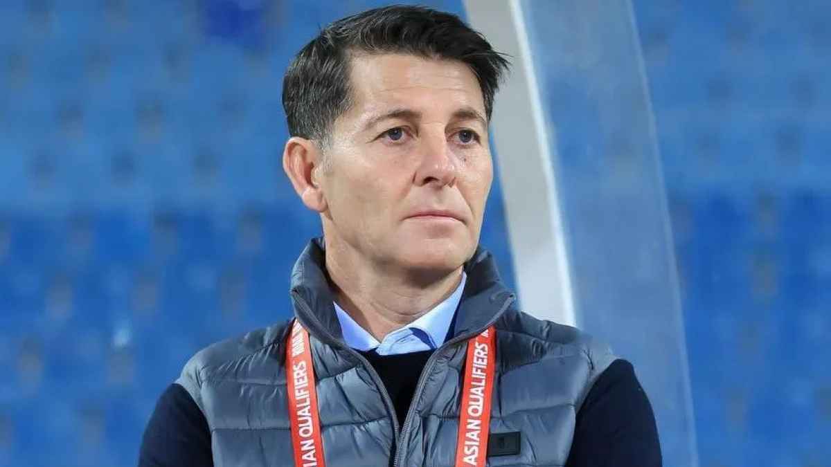 رسمياً.. إقالة الإسباني خيسوس كاساس من تدريب منتخب العراق