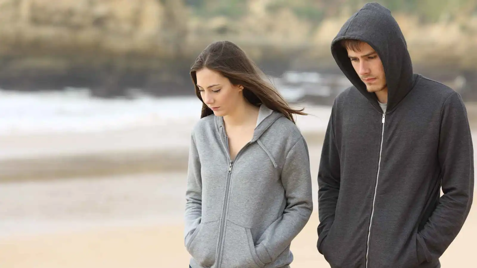 تتفوق على نبرة الصوت.. طريقة المشي تكشف ما تخفيه الملامح