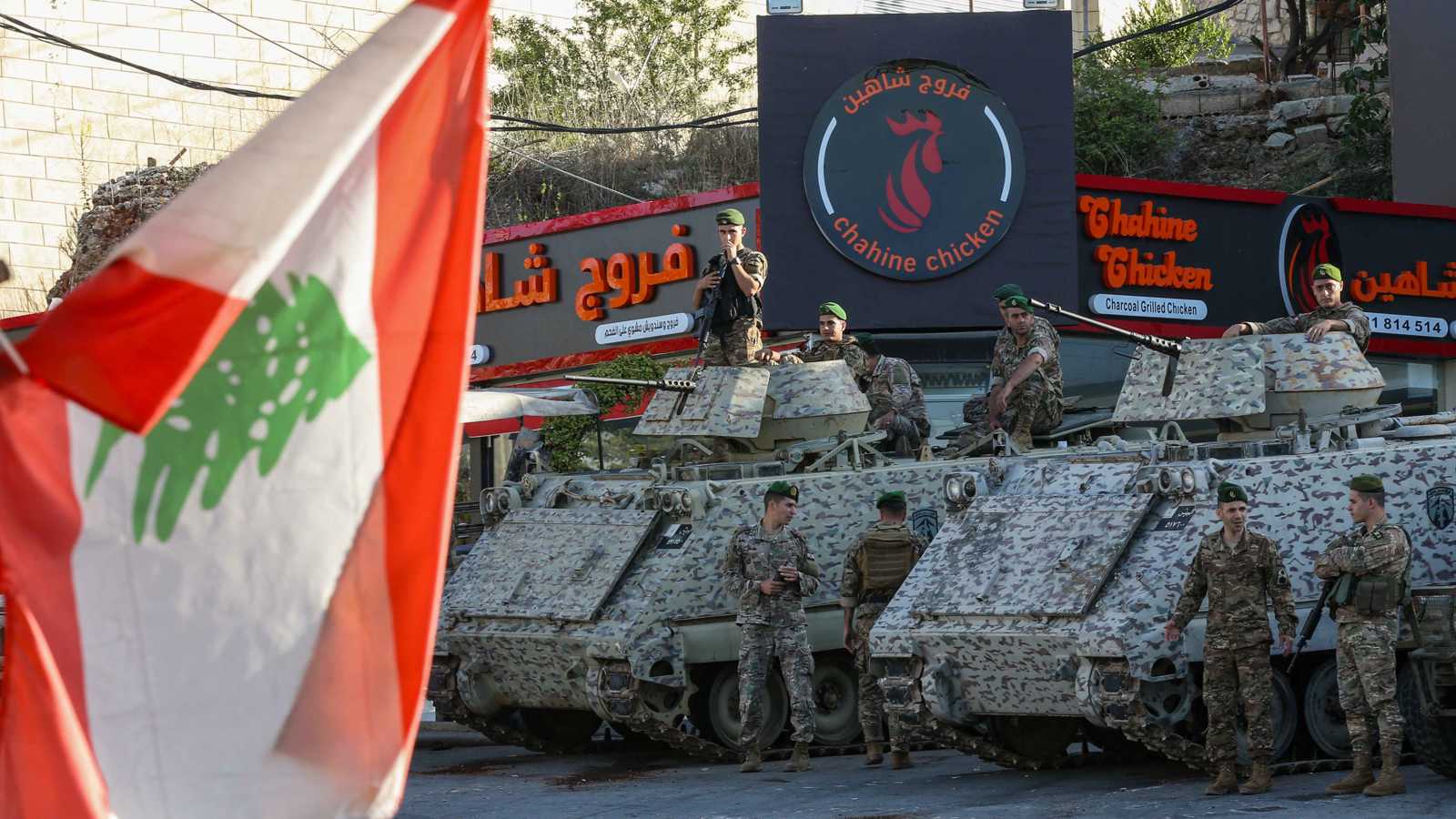 مراوغة وخلط أوراق.. هل يسحب لبنان سلاح حزب الله "بقوة الجيش"؟