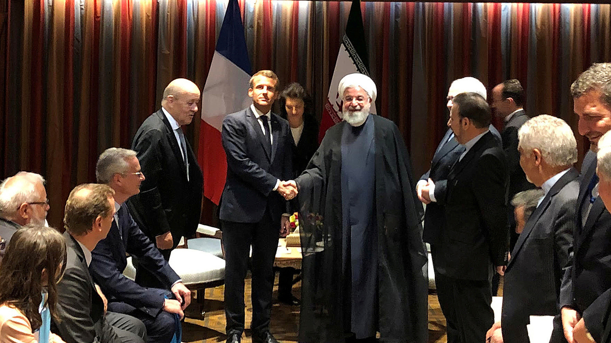 ماكرون وجونسون يحثان روحاني على الاجتماع بترامب