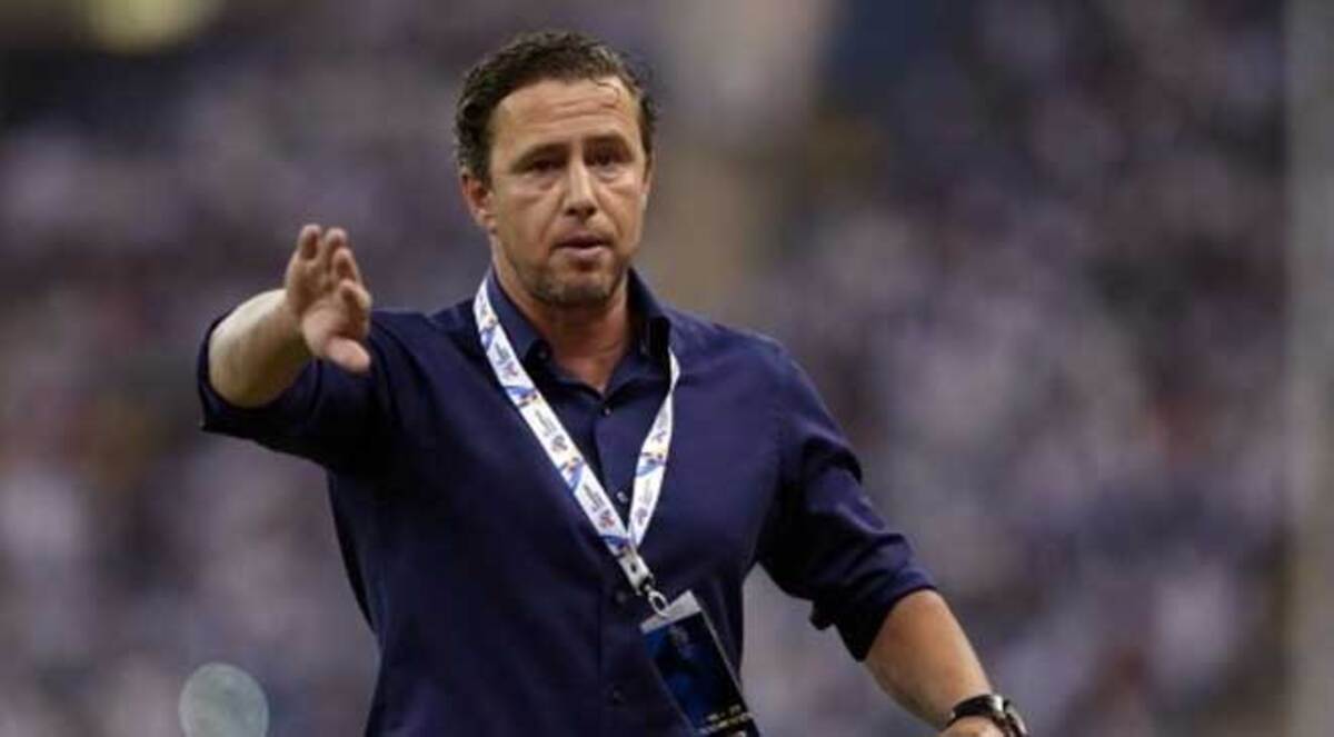 مدرب "الهلال" السابق "ريجيكامف" في دبي قريباً