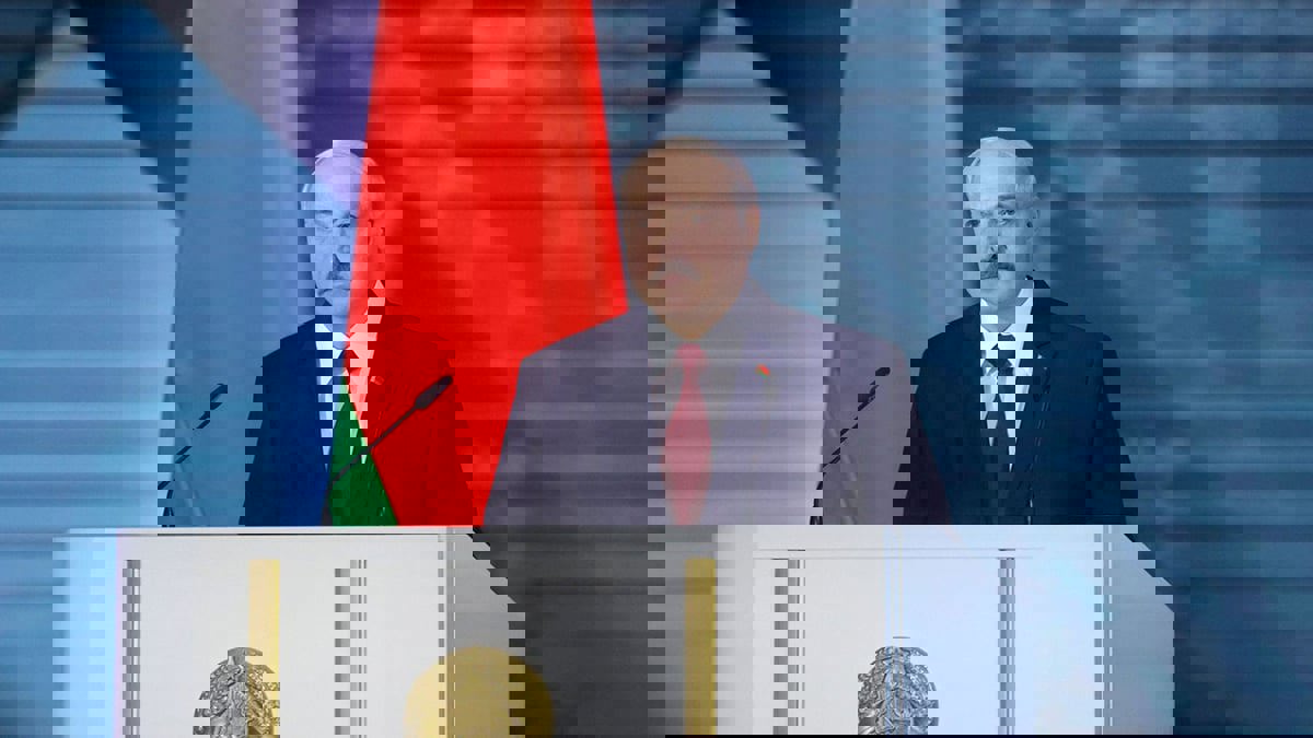 رئيس بيلاروسيا يصل إيران في زيارة تستغرق يومين