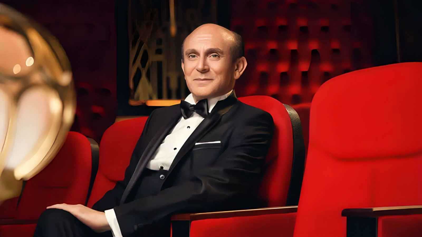 بعد حريق بمسرحه... نيران في محيط فيلا الفنان محمد صبحي