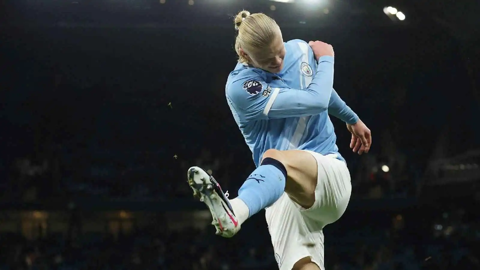 هالاند يحطم رقم كريستيانو رونالدو في الدوري الإنجليزي (فيديو)