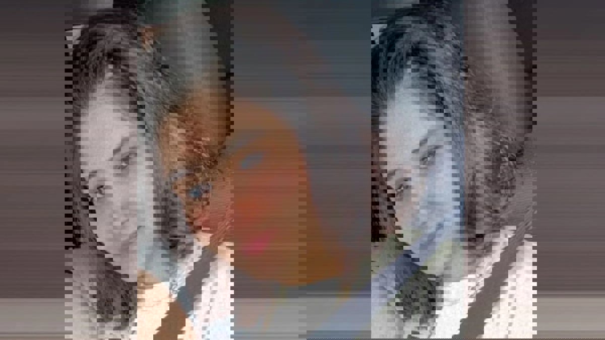 وسام السويلمي تظهر بـ"العباءة" وتوجه رسالة للفتيات السعوديات (فيديو)