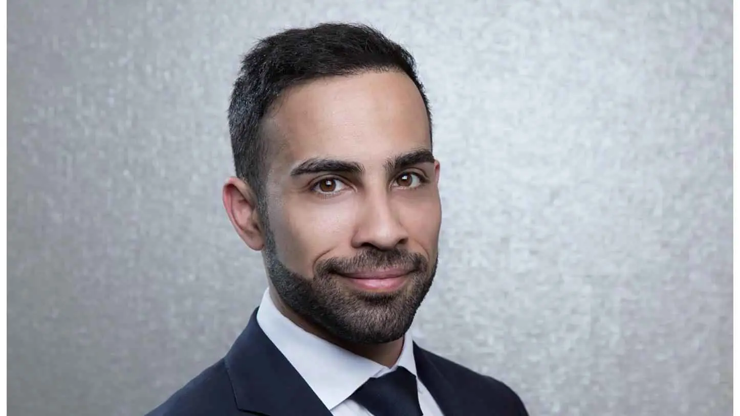 علي الديلمي أول خليجي يحصد جائزة "توني" العالمية