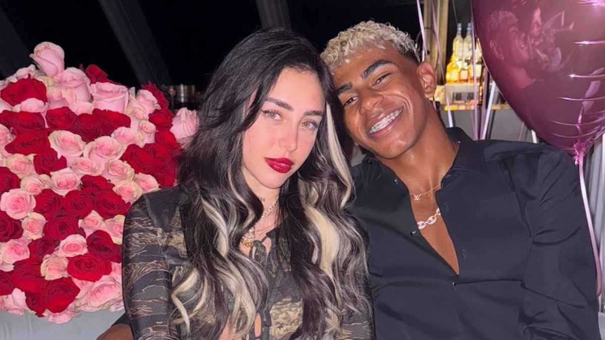 70 فتاة دفعة واحدة.. مصور شهير يرعب نيكي نيكول من لامين يامال