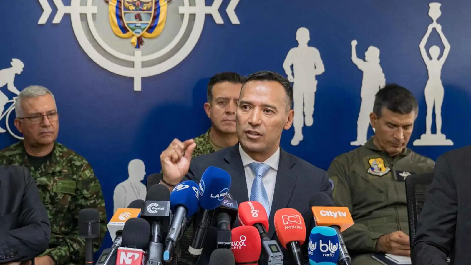 احتجاز 34 جنديًا كولومبيًا رهائن على يد متمردين