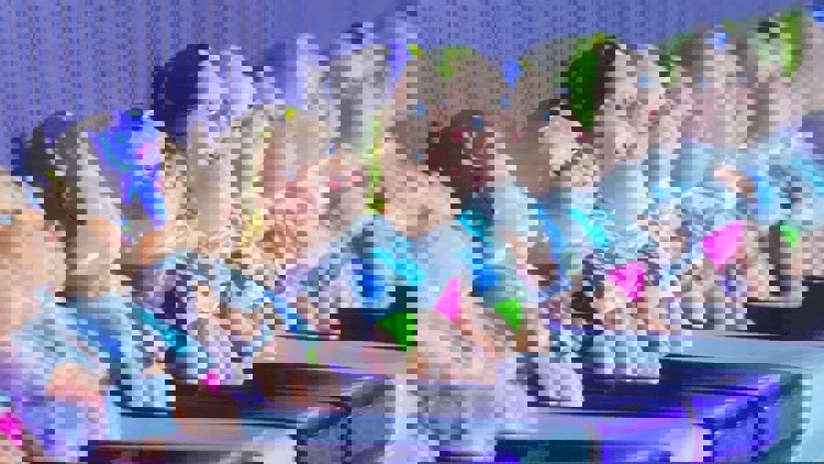 ما قصة دمى الأطفال التي وضعها بلد الوليد على المدرجات قبل مباراته مع ريال مدريد؟‎