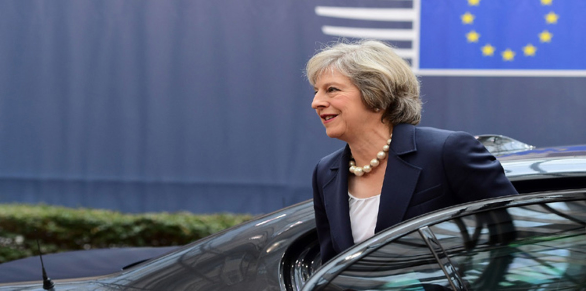 هل ظن أن "تيريزا ماي"عارضة فاتنة؟.. الصحافة البريطانية تسخر من ترامب