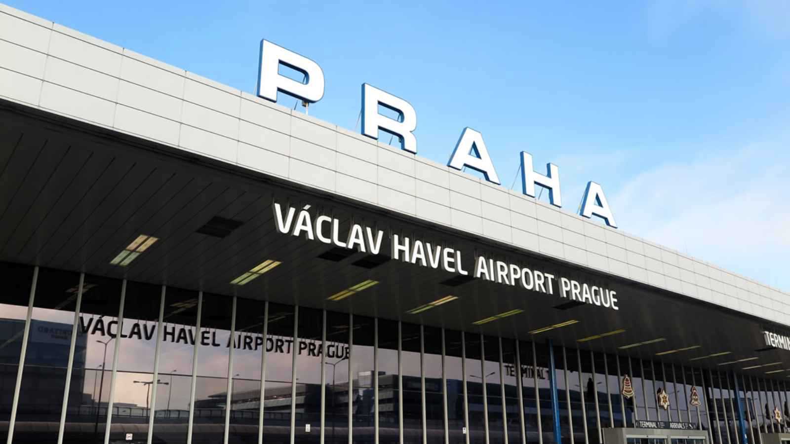 التشيك تفرض حظرا على دخول الدبلوماسيين الروس