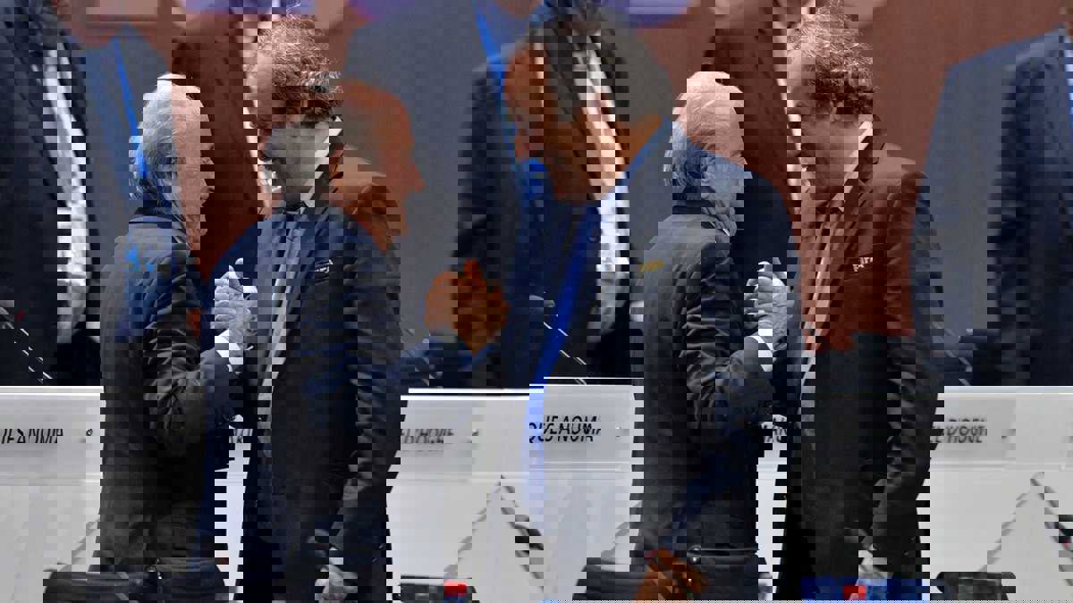 بلاتر ينفي تهمًا موجهة له بالفساد.. ويصف حصول بلاتيني على أموال بأنها "مستحقات متأخرة"