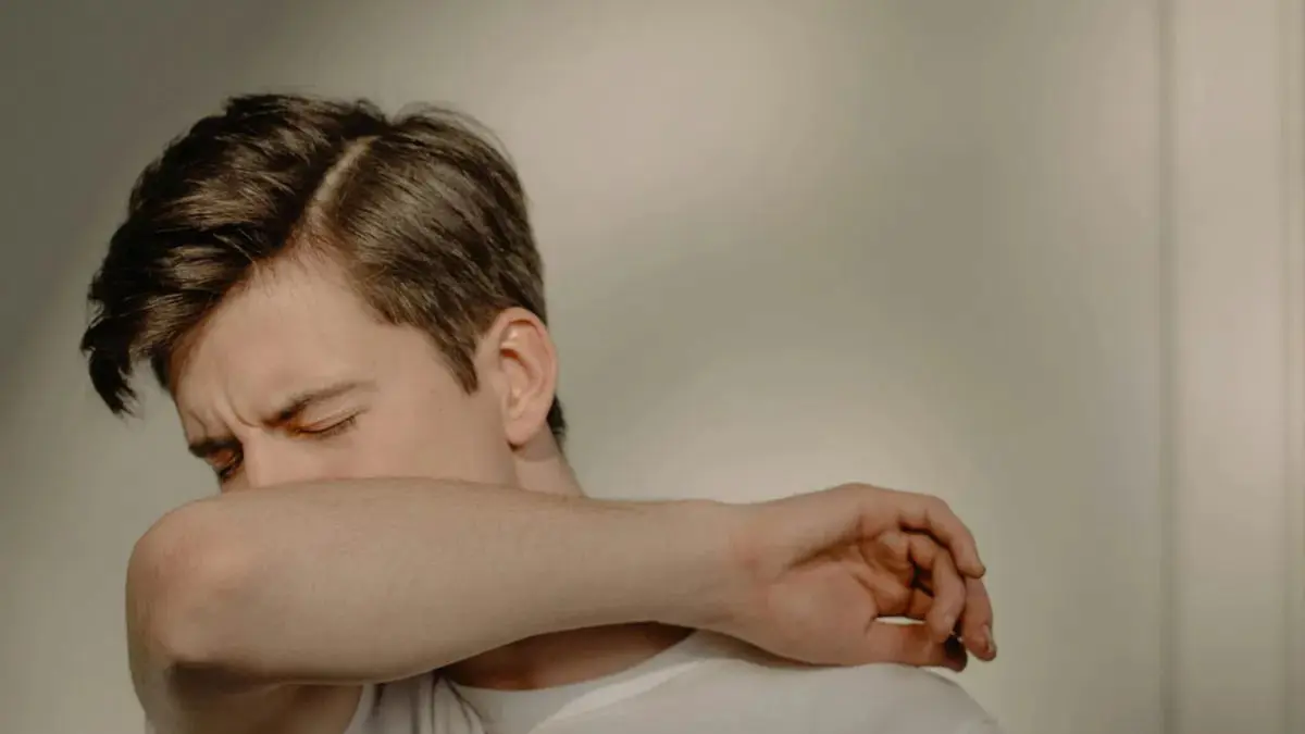 كبت العطسة كاد يودي بحياة نيوزلندي