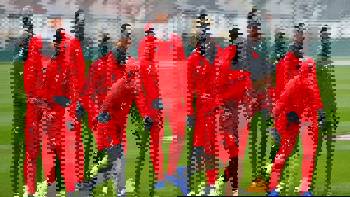 نادي ليفربول يعلن غياب مدافعه 6 أسابيع