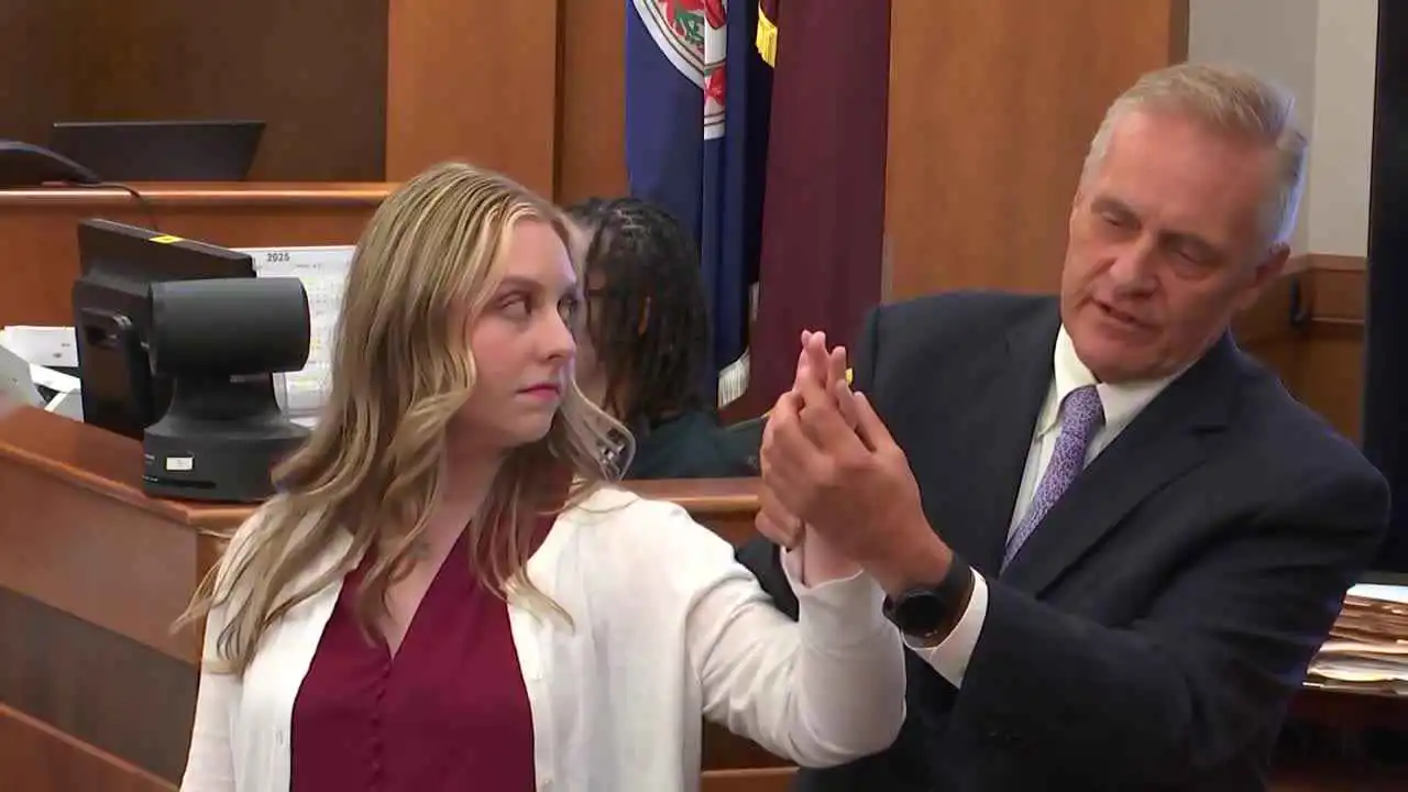 معلمة تروي كيف عادت من الموت بعد تلقيها رصاصات من طفل (فيديو)