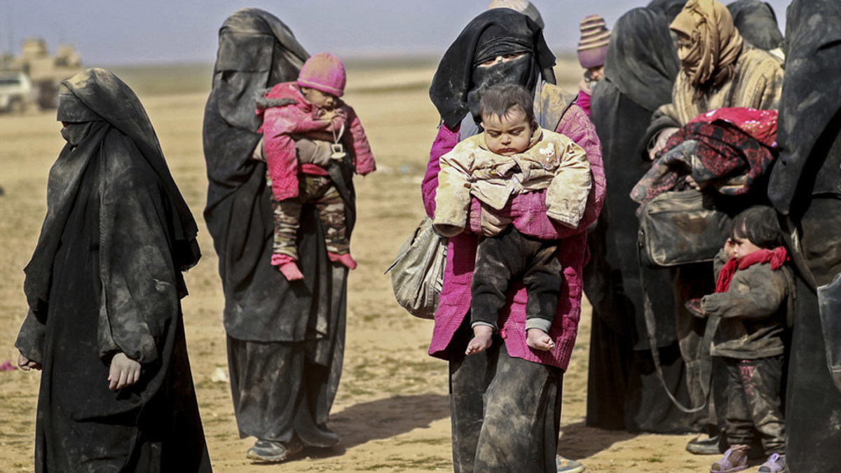 محاكمة سرية لنساء داعش تتحول لاشتباك دامٍ في مخيم "الهول" بسوريا