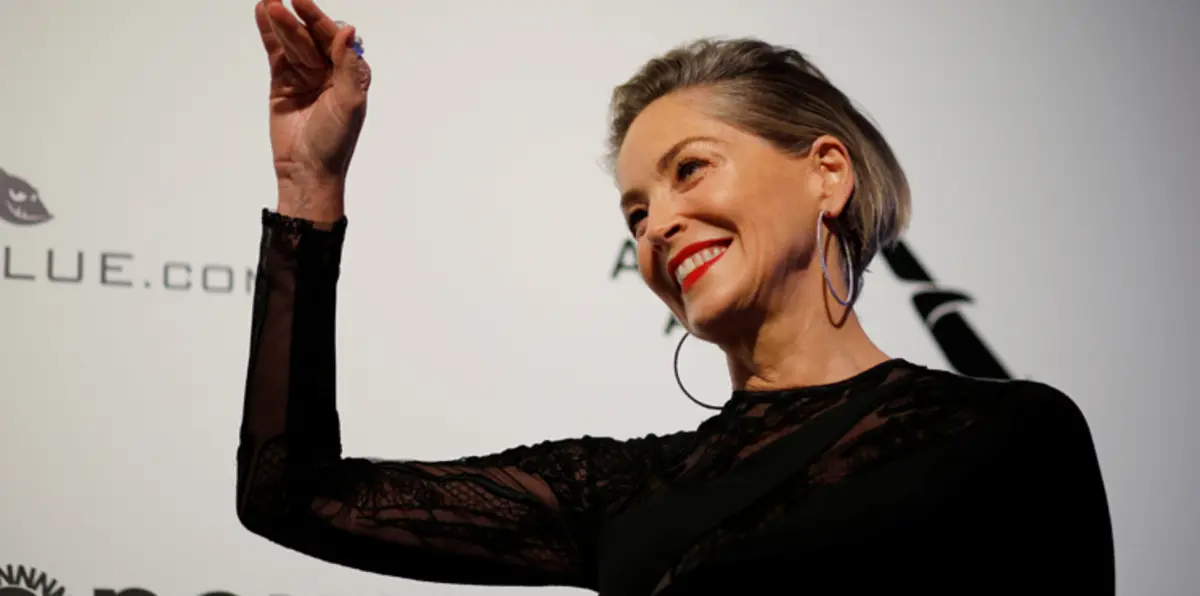 بالصور.. شارون ستون تتحدى سنوات عمرها الـ58 وتتألق في الأوسكار بهذه الإطلالة