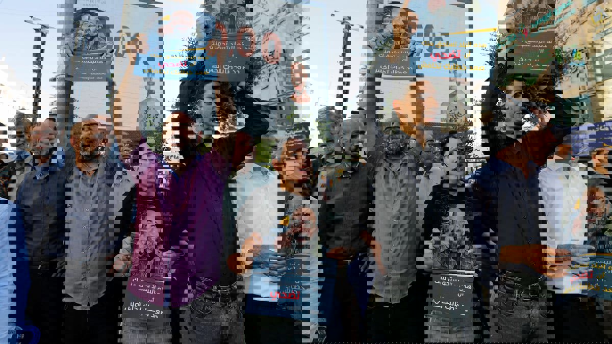 لليوم الثالث.. الشرطة الفلسطينية تفض مسيرات منددة بمقتل الناشط نزار بنات (فيديو)