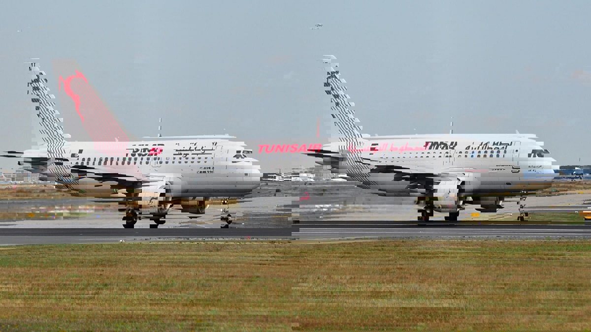 "الخطوط التونسية" تقرر تسريح 1200 موظف بعد تفاقم أزمتها المالية