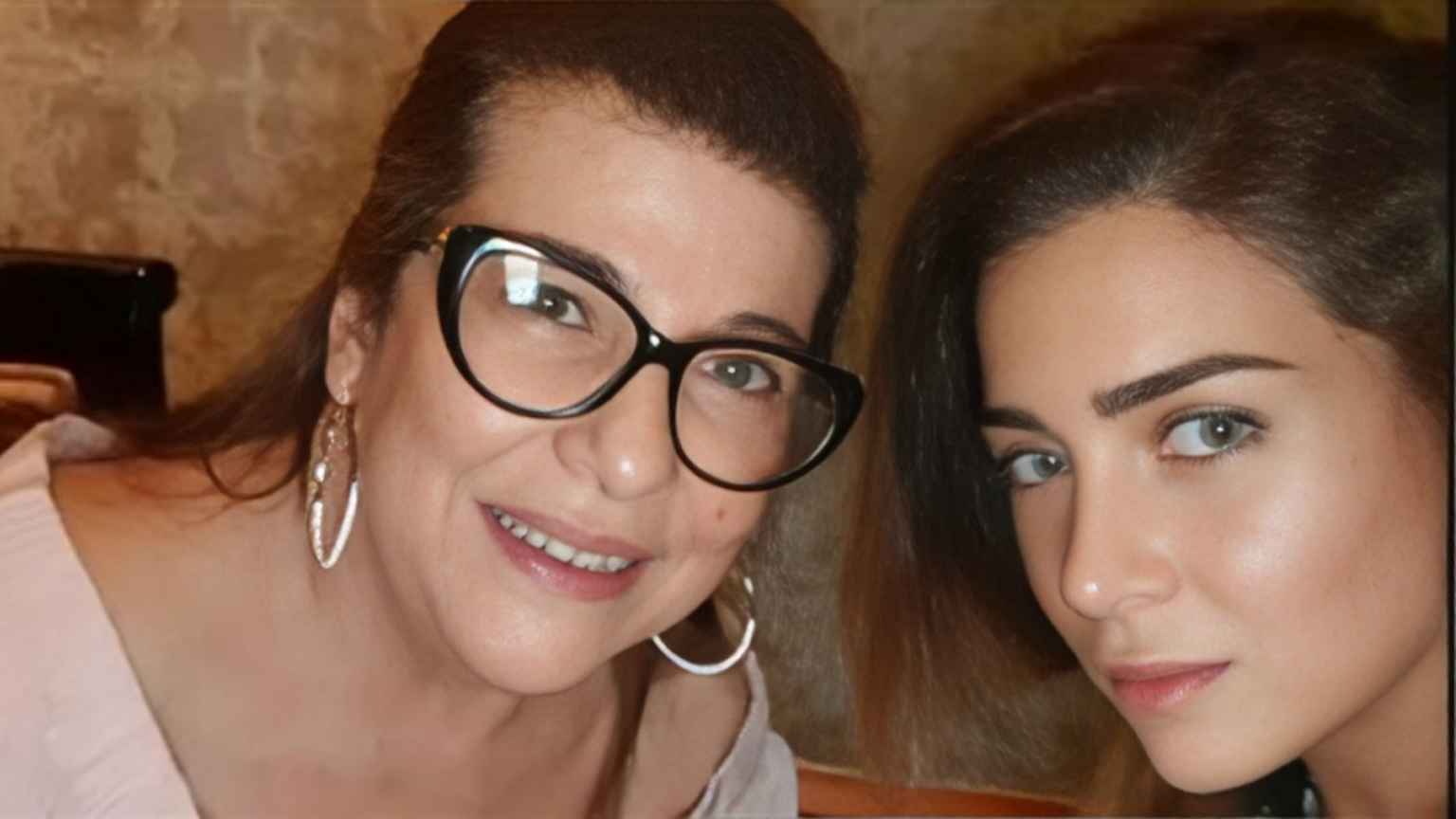 ما سبب غياب مي عز الدين عن مراسم تشييع والدتها؟ (صور)