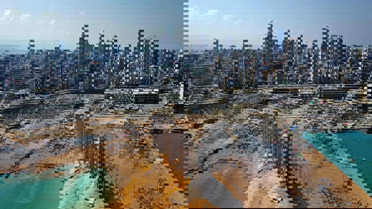 القضاء اللبناني يعتزم استجواب دياب والادعاء على وزراء وأمنيين بانفجار المرفأ