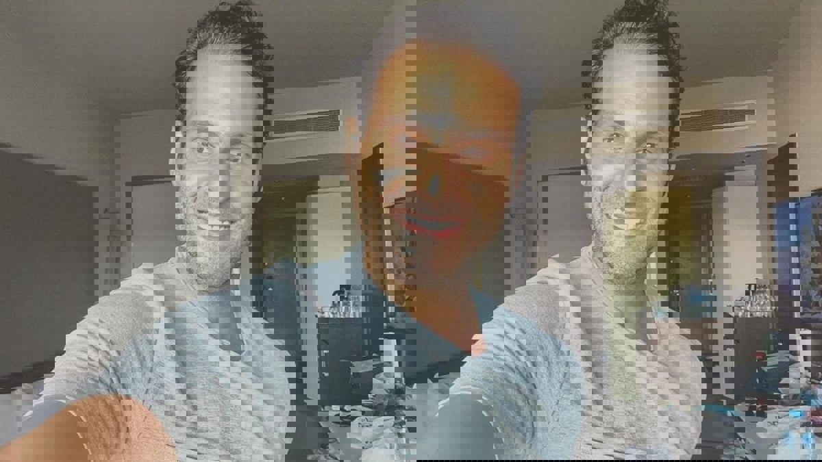 بعد خروجه من السجن.. علي كاكولي يعود للتمثيل بعمل مع لولوة عبدالسلام