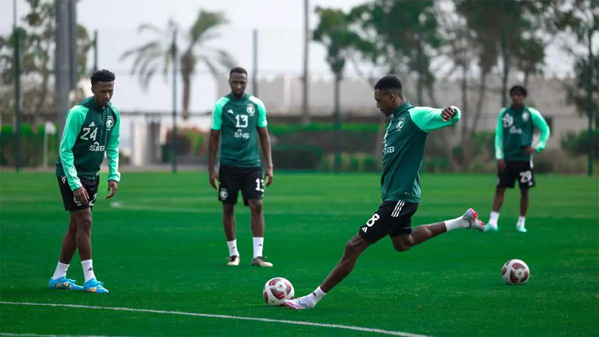نجم الهلال يغيب.. 3 حلول لإنقاذ المنتخب السعودي أمام الصين
