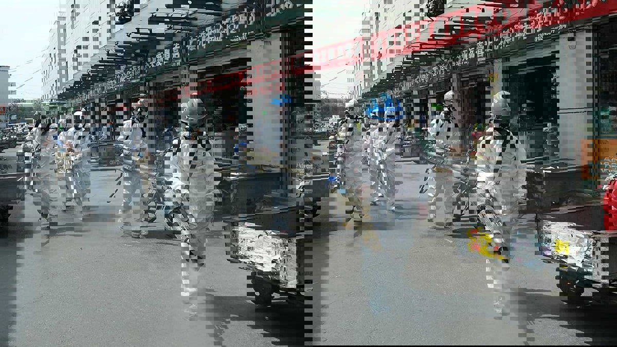 بإلغاء الرحلات وإغلاق المدارس.. الصين تكافح لتطويق "بؤرة كورونا" الجديدة في بكين‎