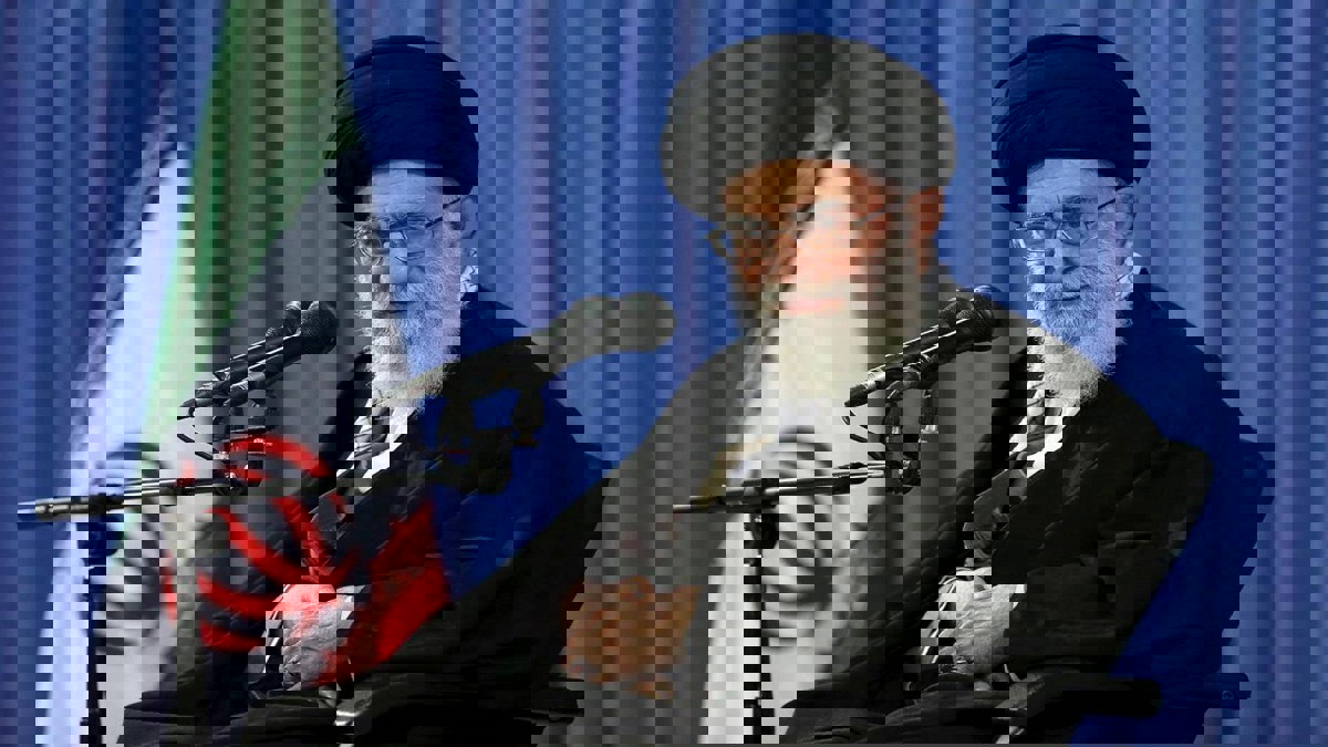 مع تزايد الوفيات.. خامنئي يعتبر ضحايا كورونا من الكوادر الطبية "شهداء"‎