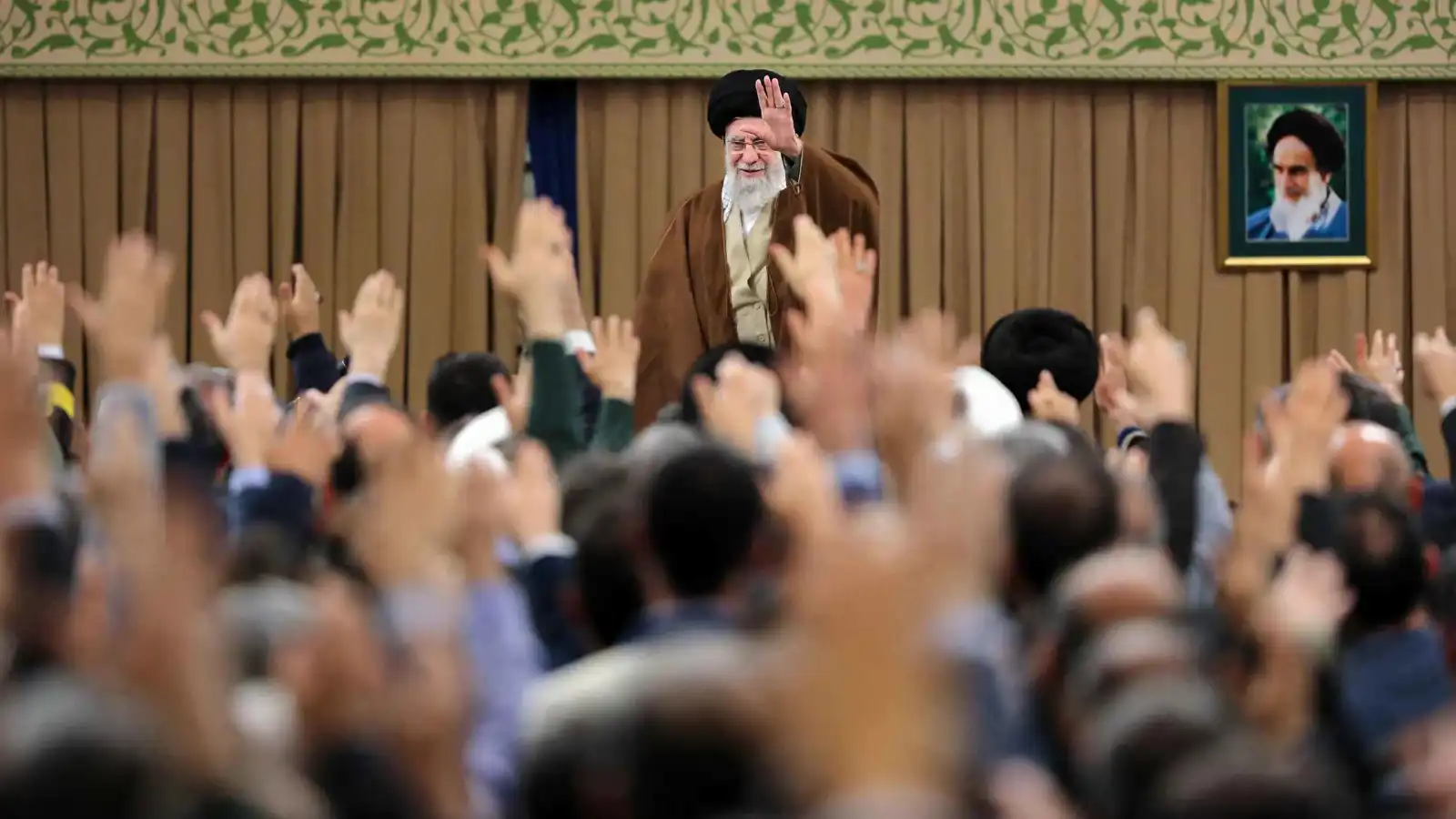 45 عاماً من الجواسيس والعملاء.. تسلل إيراني إلى قلب باريس