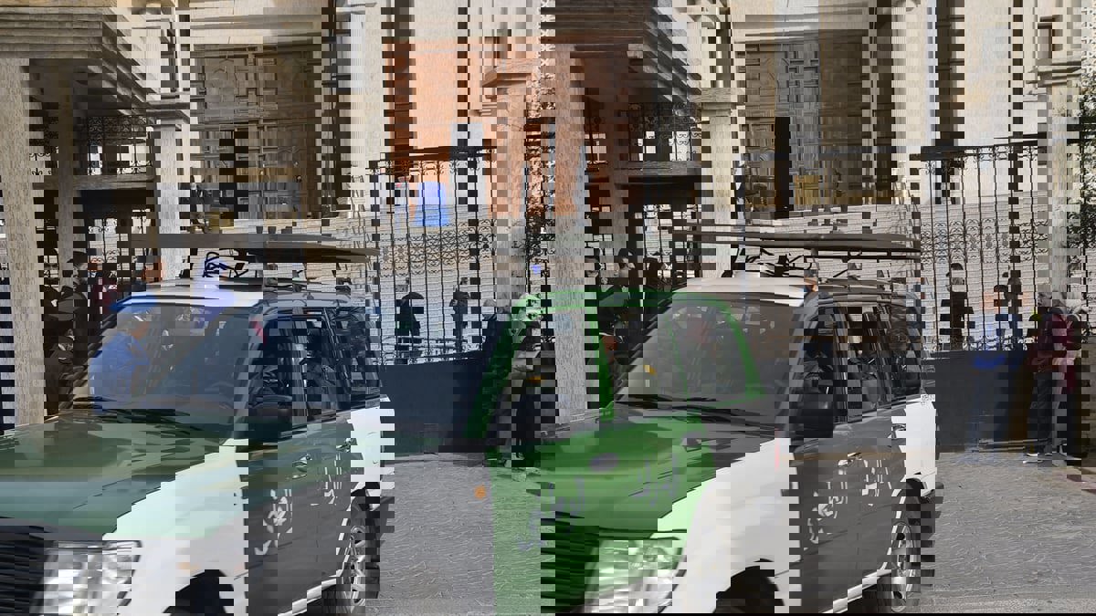 الجزائر.. "منشورات على فيسبوك" تقود صحفيا إلى السجن عامين