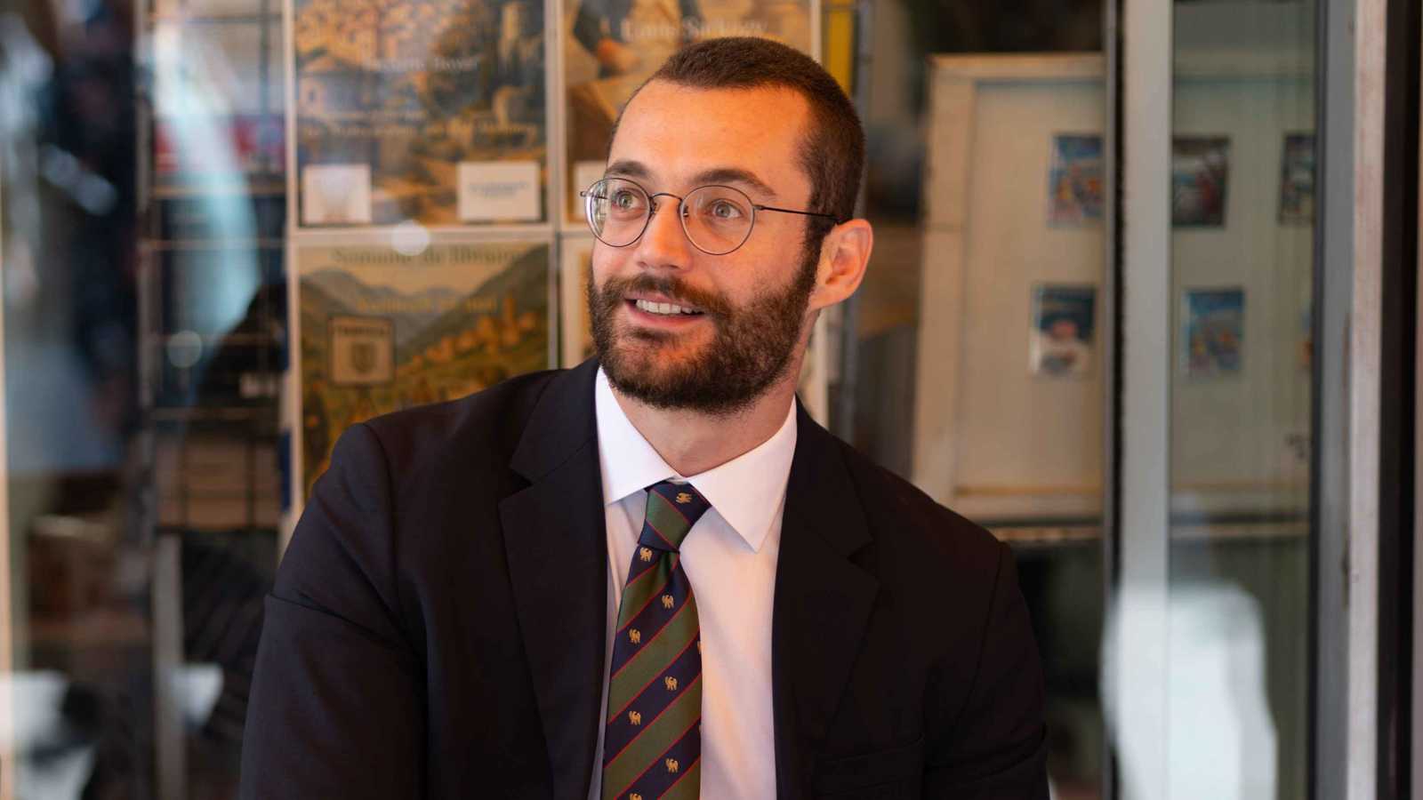 لويس ساركوزي يقتحم عالم السياسة.. 10 حقائق عن نجل الرئيس السابق