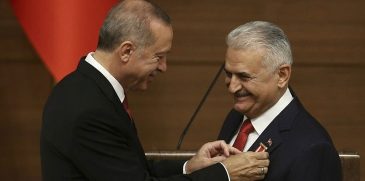 المعارضة التركية: أردوغان يقلد تابعه يلدريم وسام الشرف