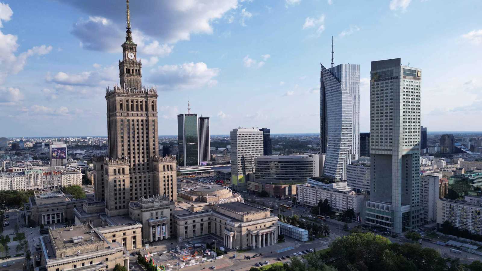 نشاط عسكري مفاجئ يتسبب بغلق المجال الجوي قرب مدينتين في بولندا