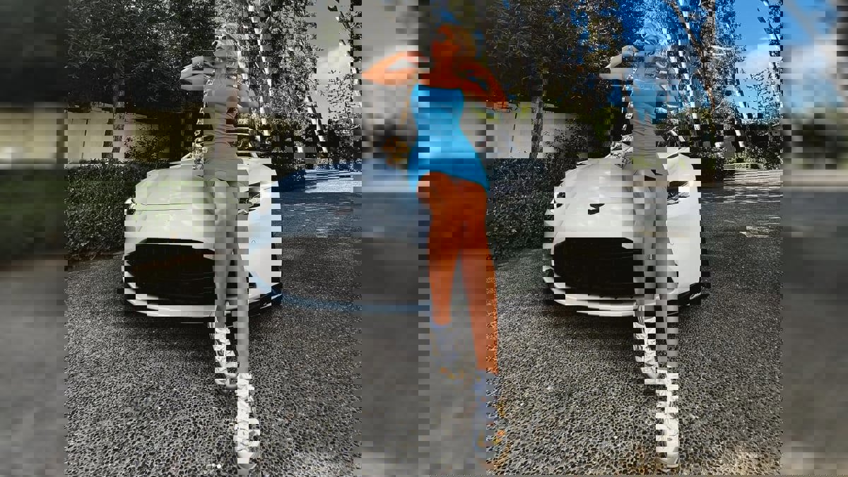 فاشينيستا سعودية تحتفل بتصدر فلاترها ترند سناب شات