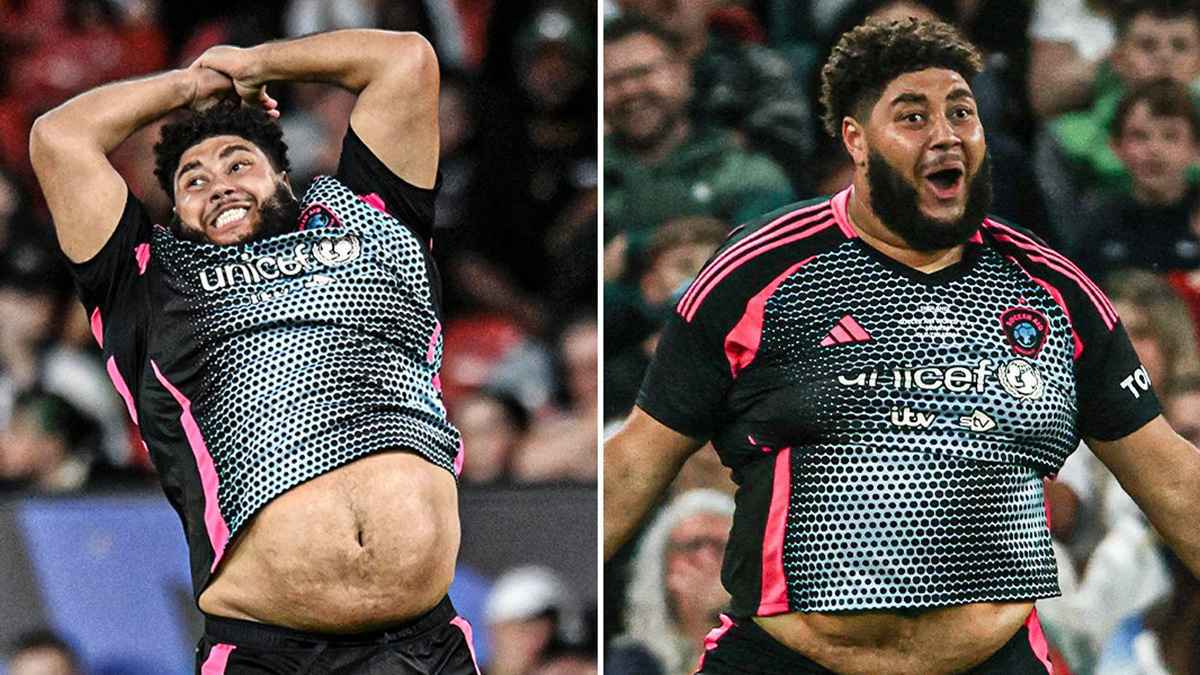 احتفال كوميدي على طريقة كريستياتو رونالدو في ملعب "أولد ترافورد" (فيديو)