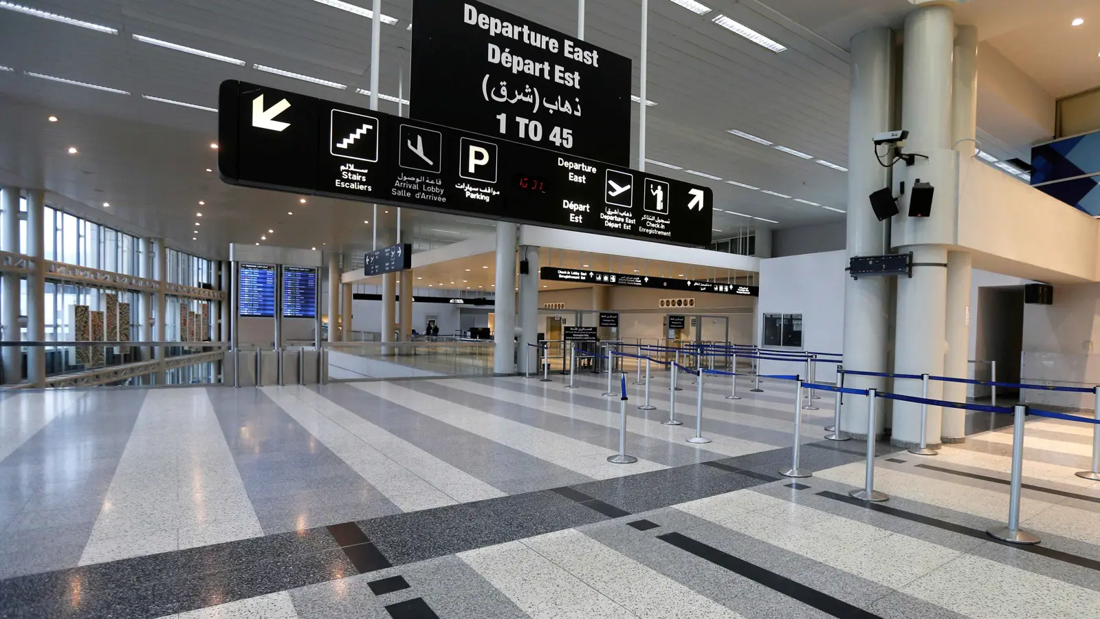 "خطوة احتجاجية".. حقيقة حريق مطار بيروت (فيديو)