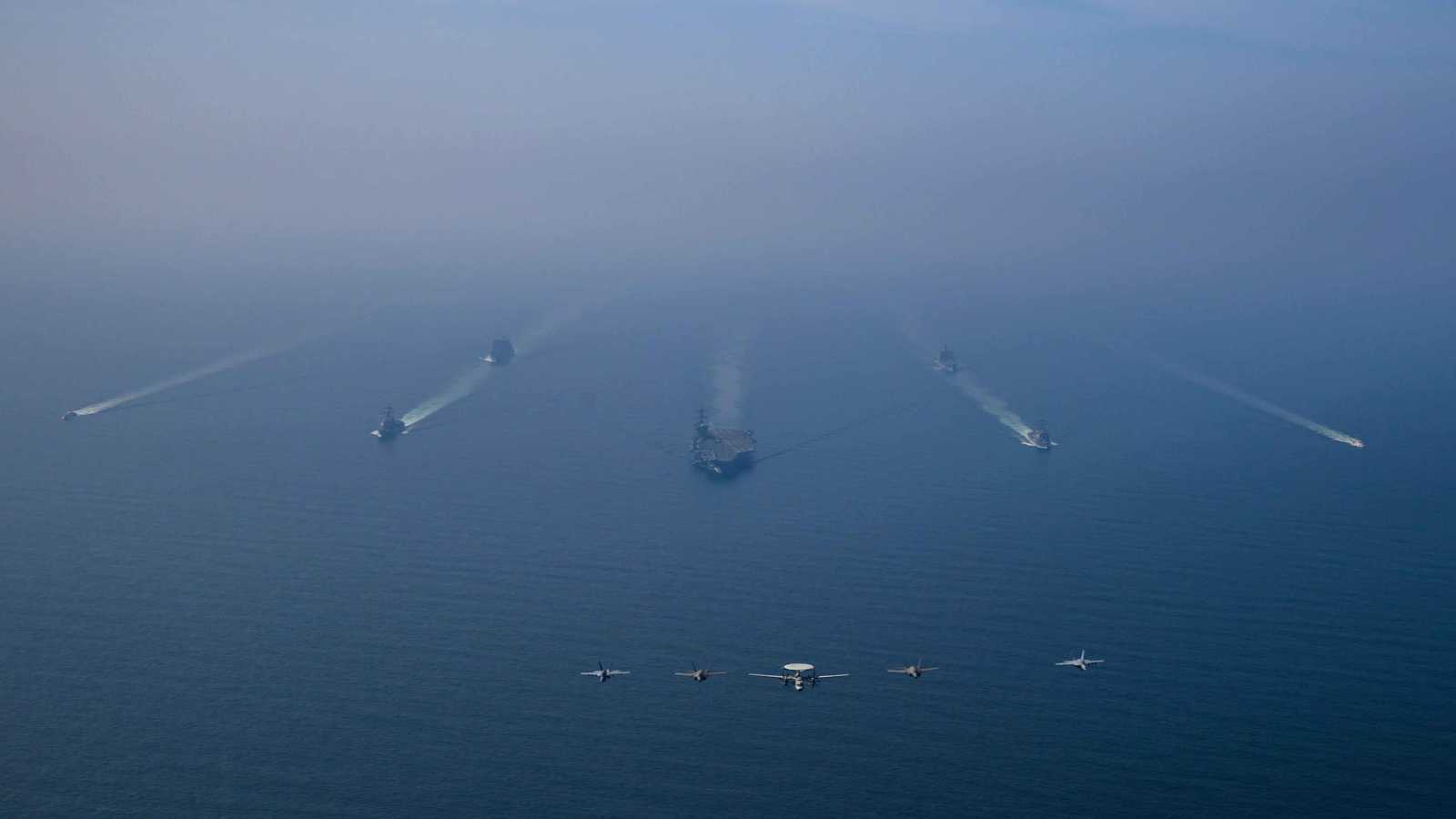 "السلام بالقوة".. واشنطن تحرك حاملة طائراتها في بحر العرب (صور)