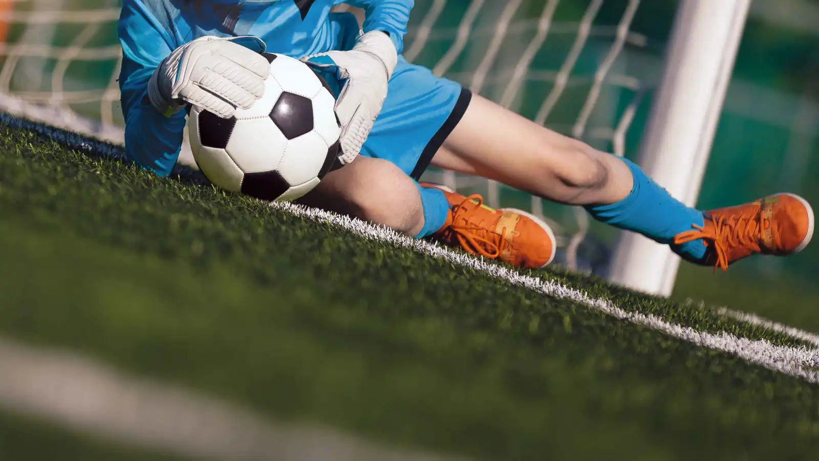 مصرع حارس مرمى تصدى لتسديدة بصدره في تركيا (فيديو)