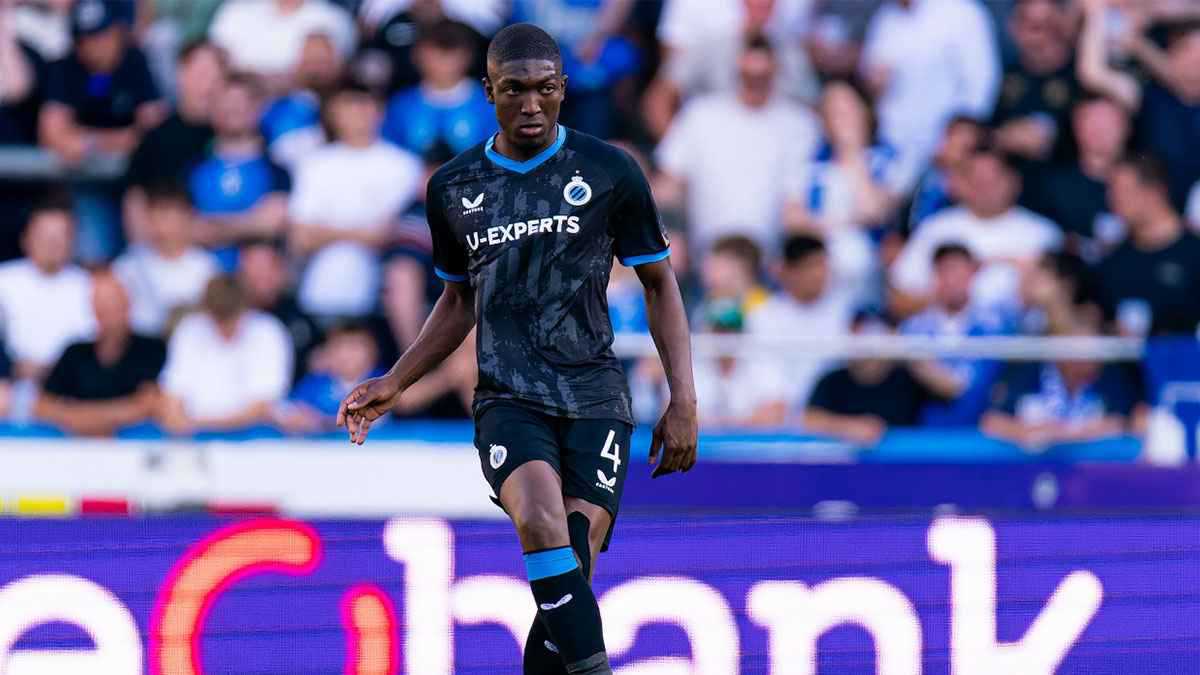 أسطورة الإكوادور يطالب مواطنه بالانتقال "فورًا" إلى الهلال السعودي