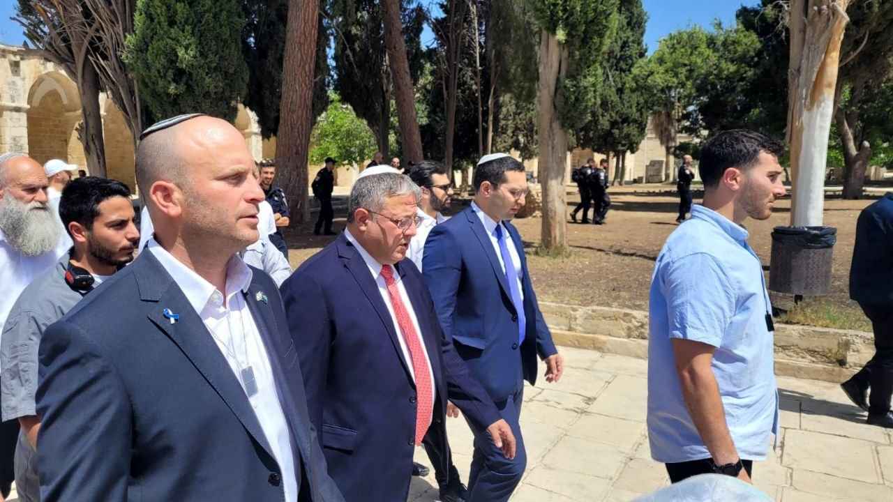 "تصعيد وتهويد ممنهج".. 1500 مستوطن يقتحمون المسجد الأقصى (فيديو وصور)