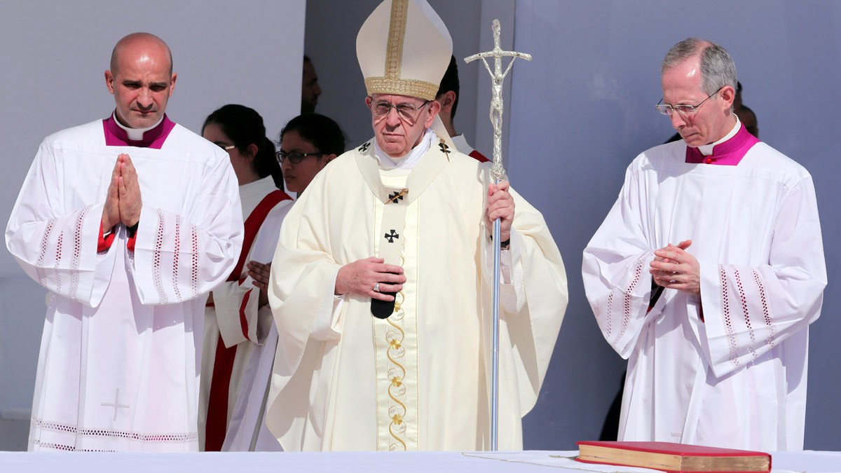 البابا فرنسيس يحيي قدّاسًا ضخمًا في أبوظبي‎ (فيديو وصور)