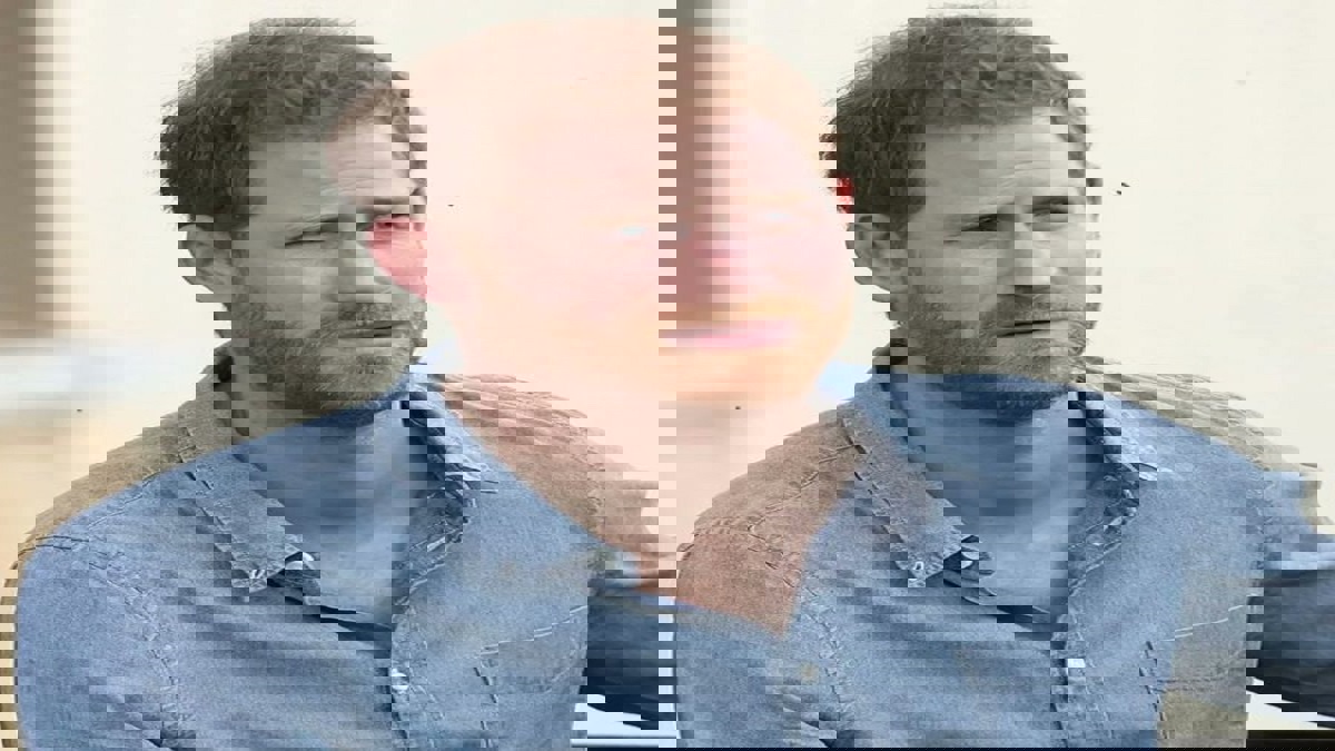 الأمير هاري يدخل عالم الغناء (فيديو)