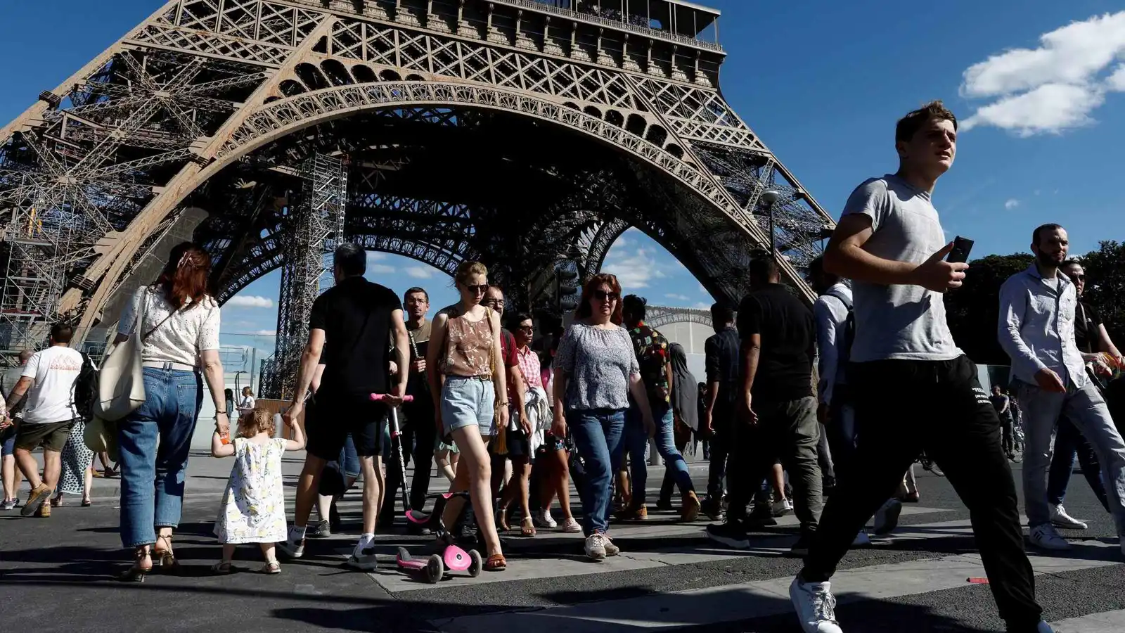 التايمز: فرنسا على خطى دول العالم الثالث اقتصاديًا