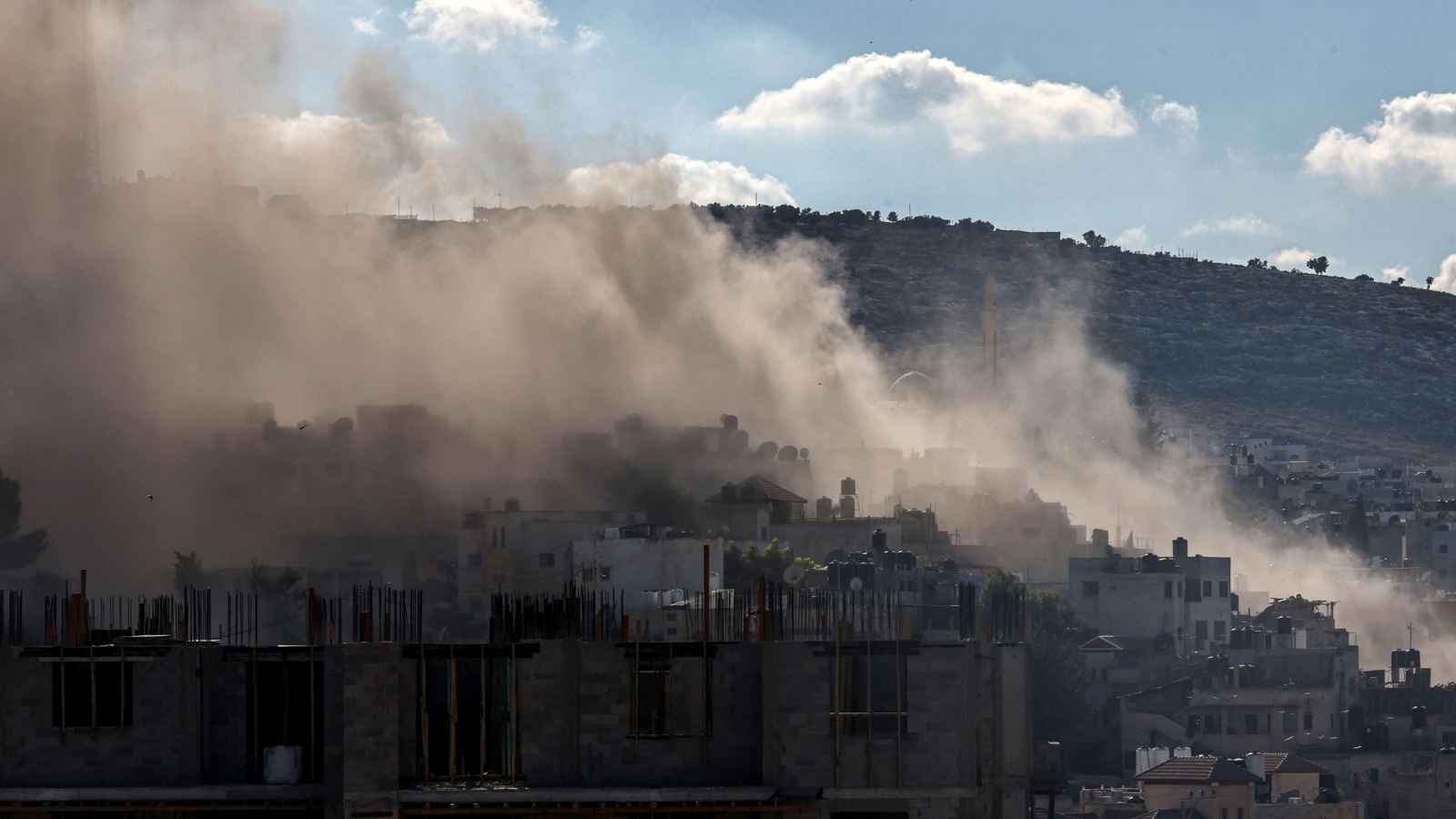 الهجوم الإسرائيلي يحول الضفة إلى "سجن في الهواء الطلق"
