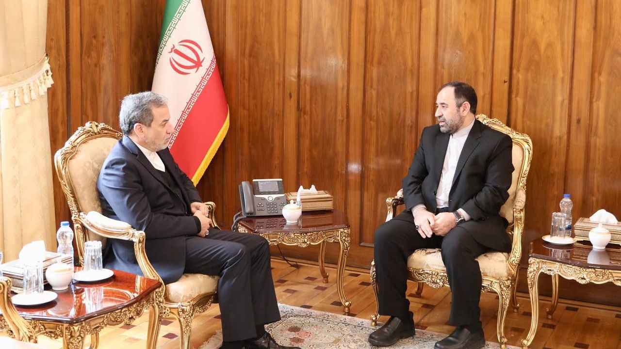 سفير إيران في دمشق "يغازل" الحكومة السورية الجديدة