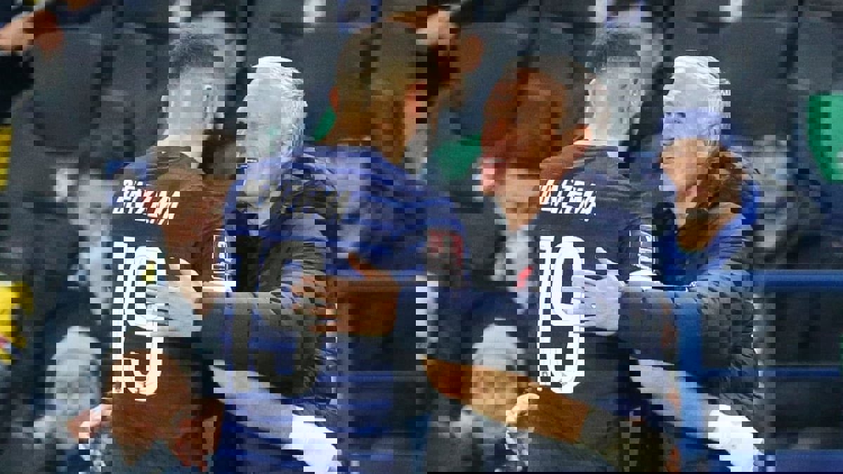 بنزيما يسخر من تصريحات ديشامب حول مغادرته منتخب فرنسا خلال كأس العالم (صور)